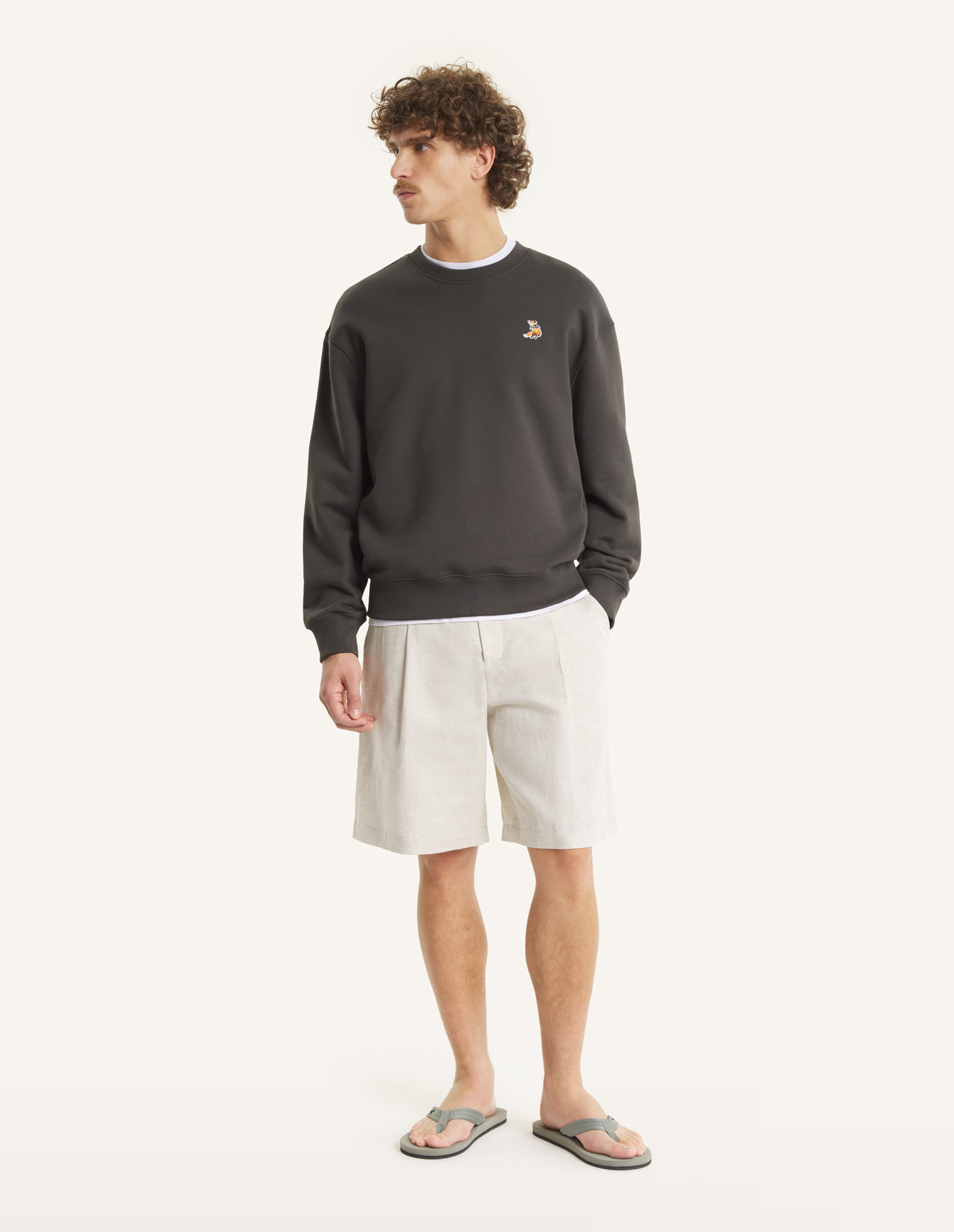 DREAMING FOX COMFORT SWEATSHIRT | Maison Kitsuné