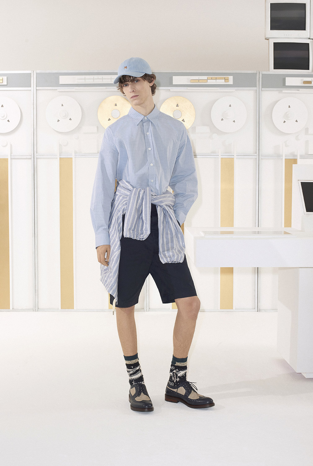 メゾンキツネ　MaisonKITUNE Amazon.co.jp: (メゾンキツネ) MAISON KITSUNE クルーネックT